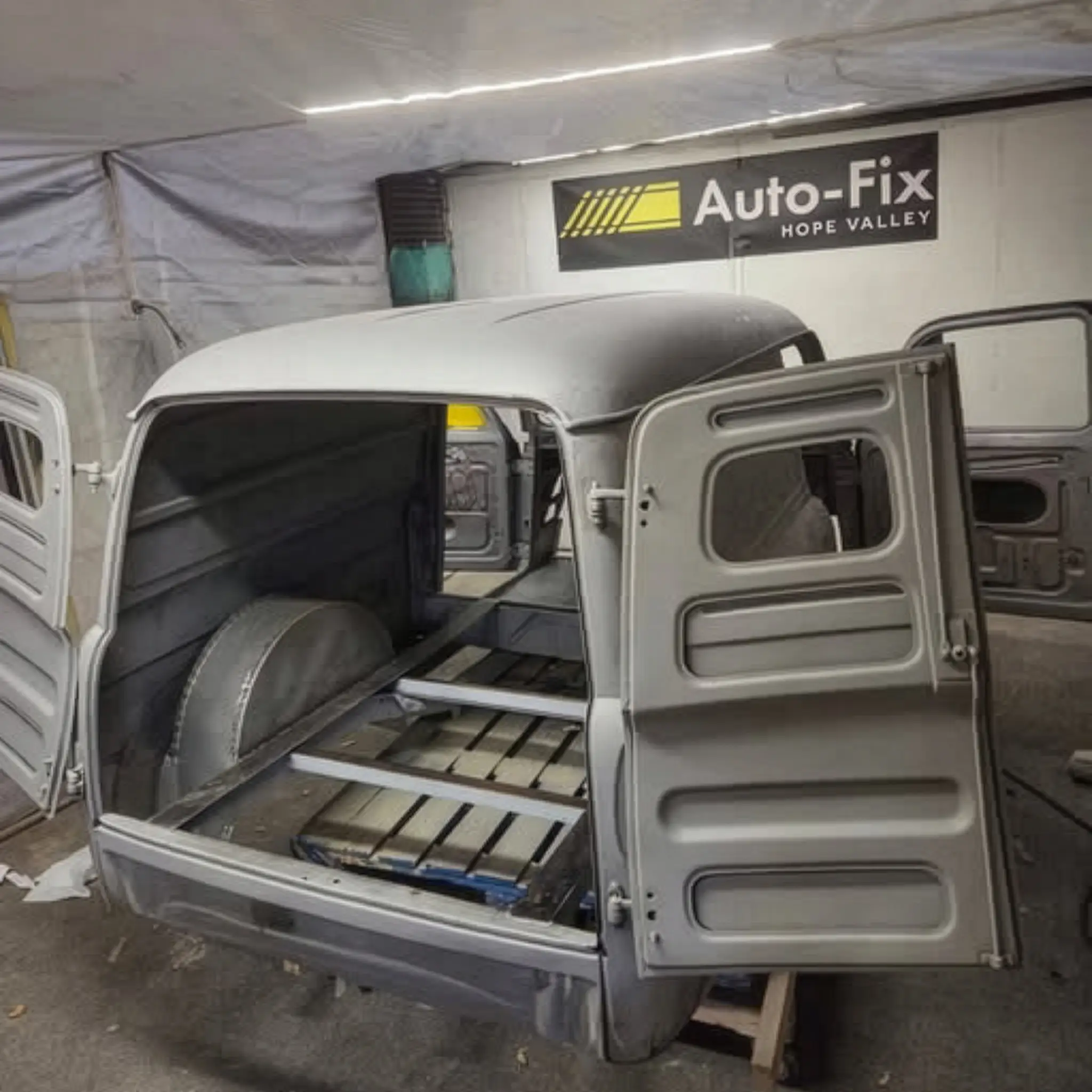 Ford Thames soda-blasting